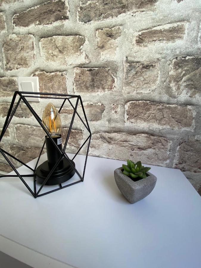 Le Remois - Charmant T2 - Renove - Parking - Cour Privative - Wifi Reims Luaran gambar