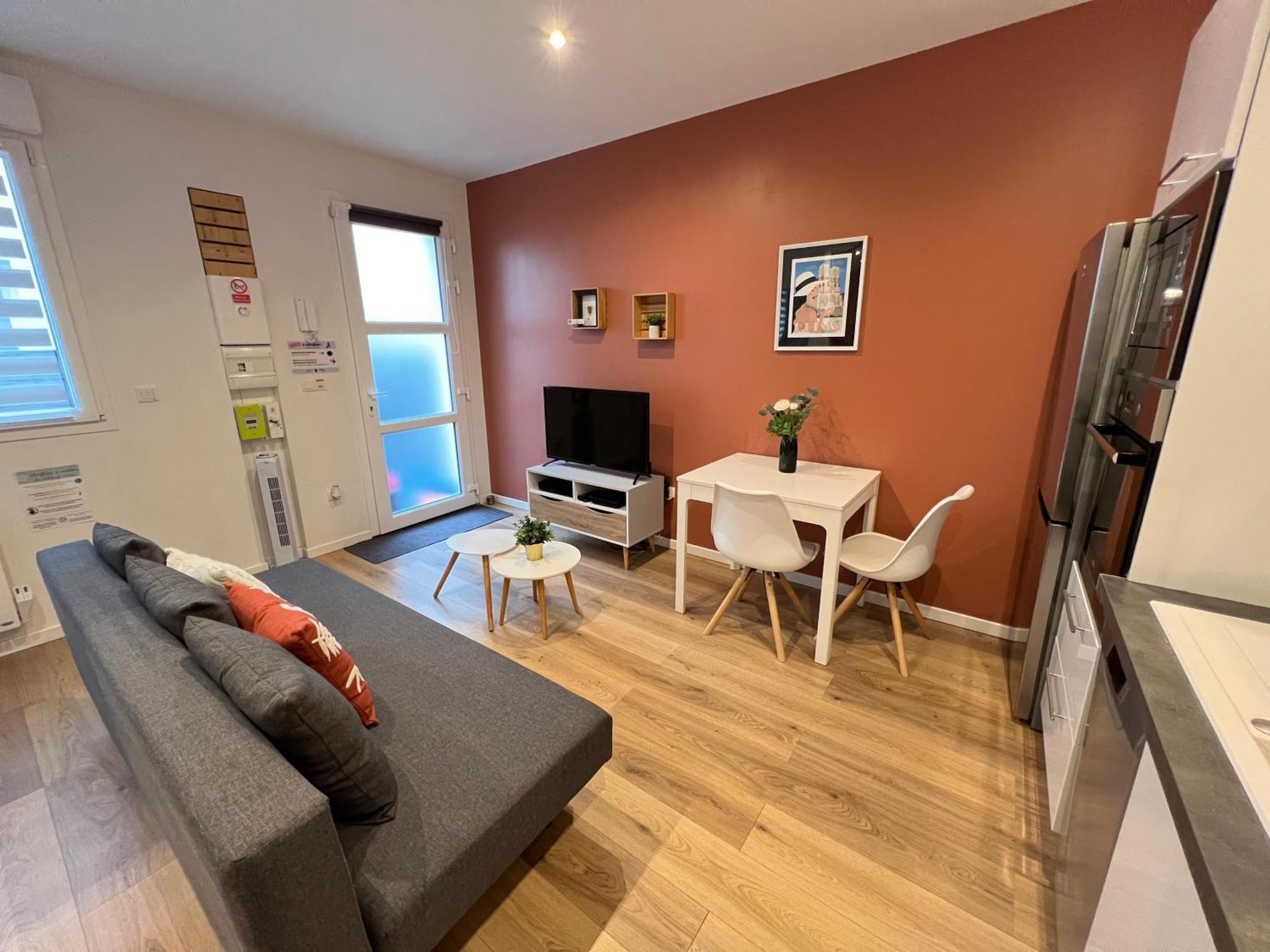 Le Remois - Charmant T2 - Renove - Parking - Cour Privative - Wifi Reims Luaran gambar