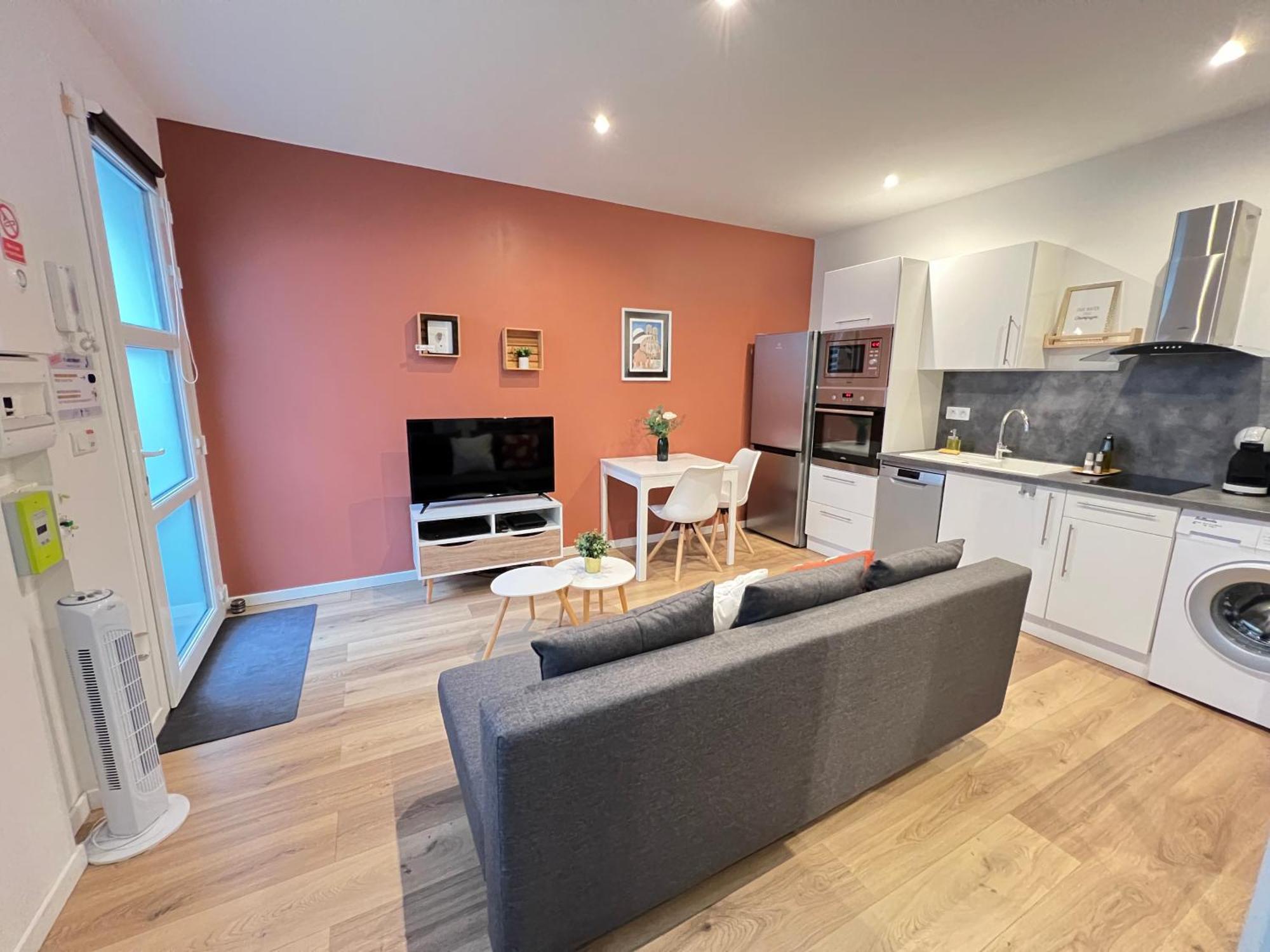Le Remois - Charmant T2 - Renove - Parking - Cour Privative - Wifi Reims Luaran gambar